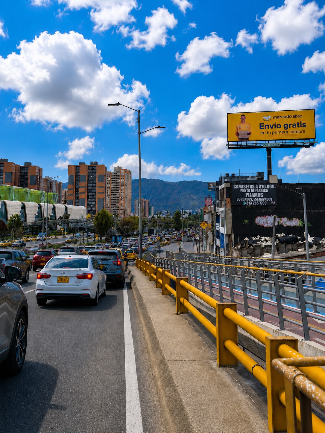 C.C. Titán Plaza · Calle 80 con Boyacá